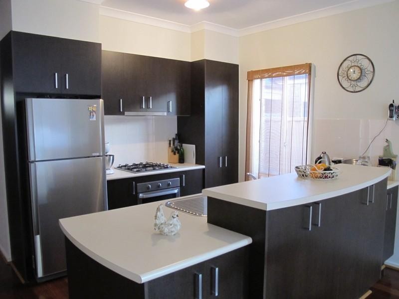 16 Cobaw Circuit, Caroline Springs VIC 3023