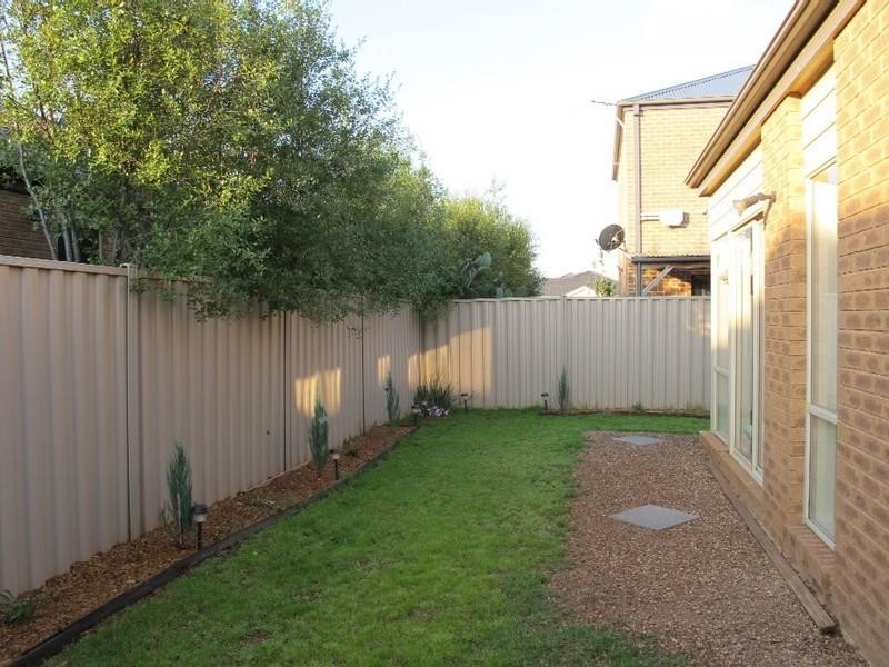 16 Cobaw Circuit, Caroline Springs VIC 3023