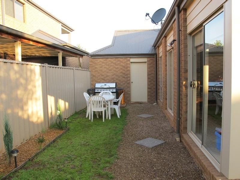 16 Cobaw Circuit, Caroline Springs VIC 3023