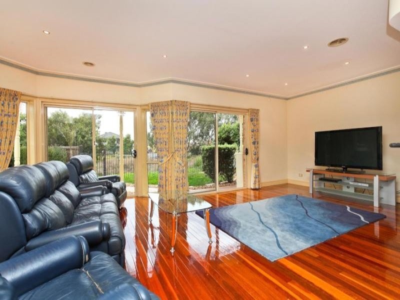 12 Eppalock Circuit, Caroline Springs VIC 3023