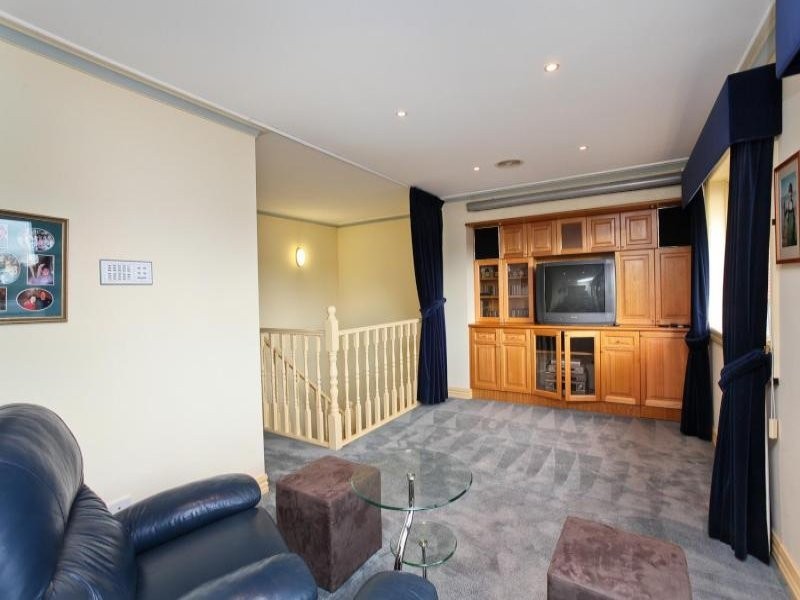 12 Eppalock Circuit, Caroline Springs VIC 3023