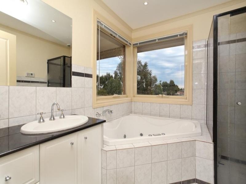 12 Eppalock Circuit, Caroline Springs VIC 3023