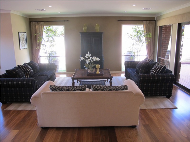 50 Westerfold Terrace, Caroline Springs VIC 3023