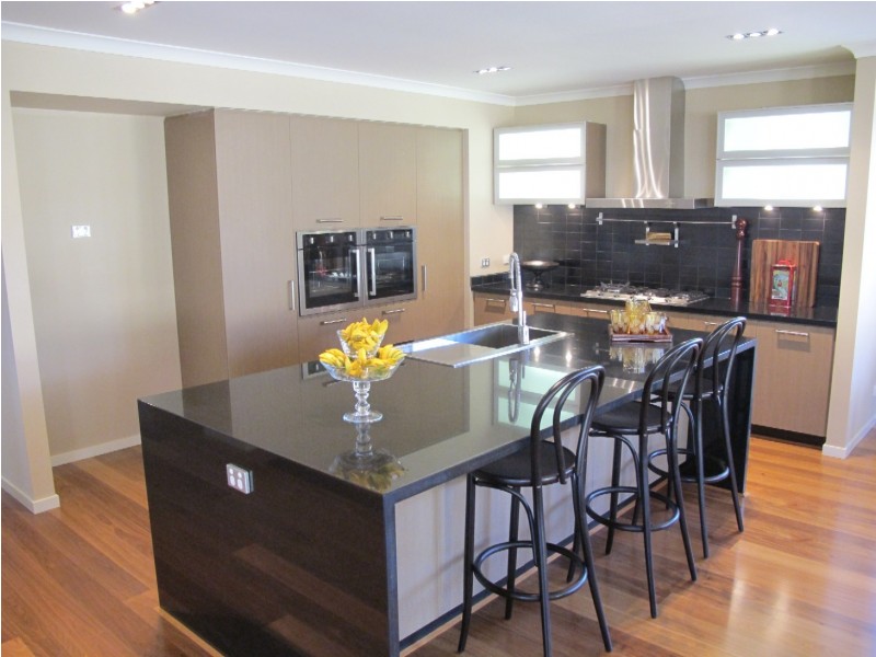 50 Westerfold Terrace, Caroline Springs VIC 3023