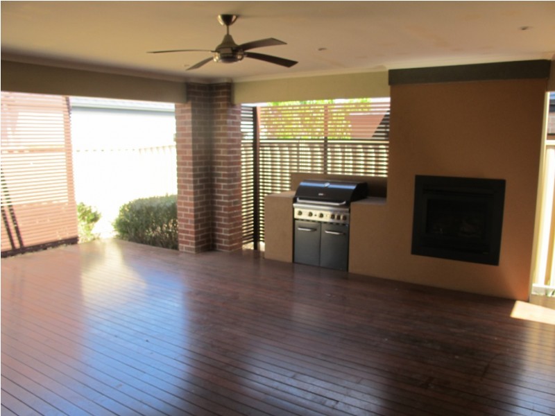 50 Westerfold Terrace, Caroline Springs VIC 3023