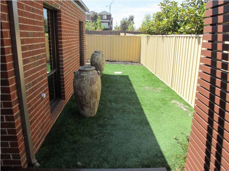 50 Westerfold Terrace, Caroline Springs VIC 3023