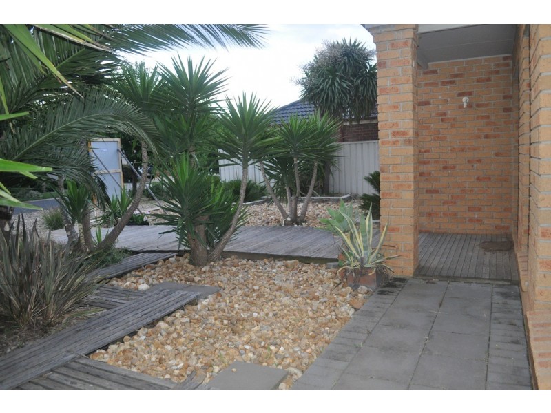 5 HAMPSTEAD GREEN, Caroline Springs VIC 3023