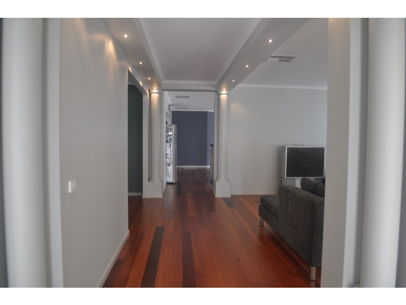 5 HAMPSTEAD GREEN, Caroline Springs VIC 3023