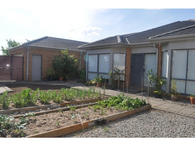 5 HAMPSTEAD GREEN, Caroline Springs VIC 3023