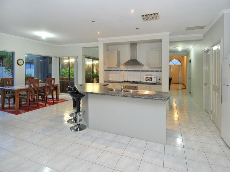 23 Nullarbor Place, Caroline Springs VIC 3023