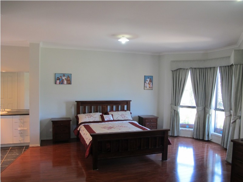 23 Nullarbor Place, Caroline Springs VIC 3023