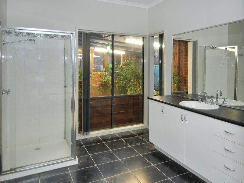 23 Nullarbor Place, Caroline Springs VIC 3023