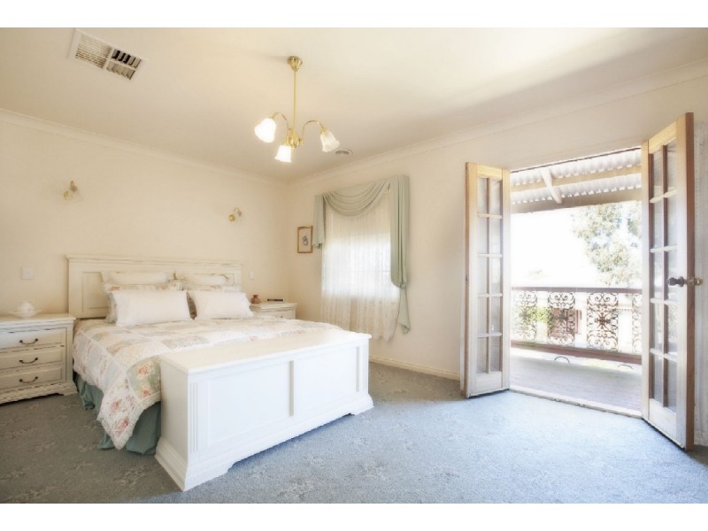 5 Archeron Court, Caroline Springs VIC 3023