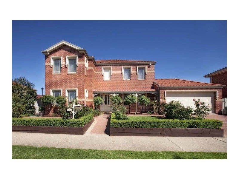 13 Cairn Curran Tce, Caroline Springs VIC 3023
