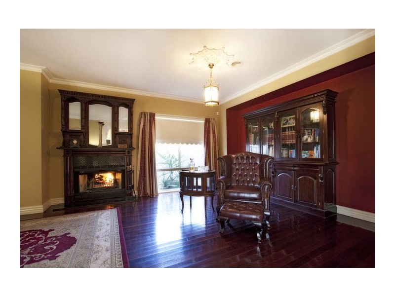 13 Cairn Curran Tce, Caroline Springs VIC 3023