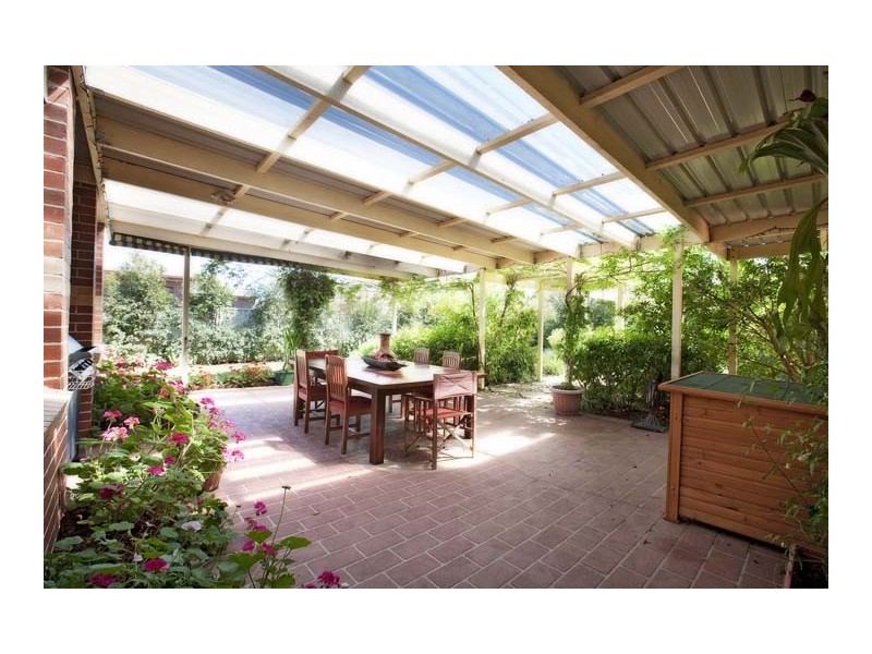 13 Cairn Curran Tce, Caroline Springs VIC 3023