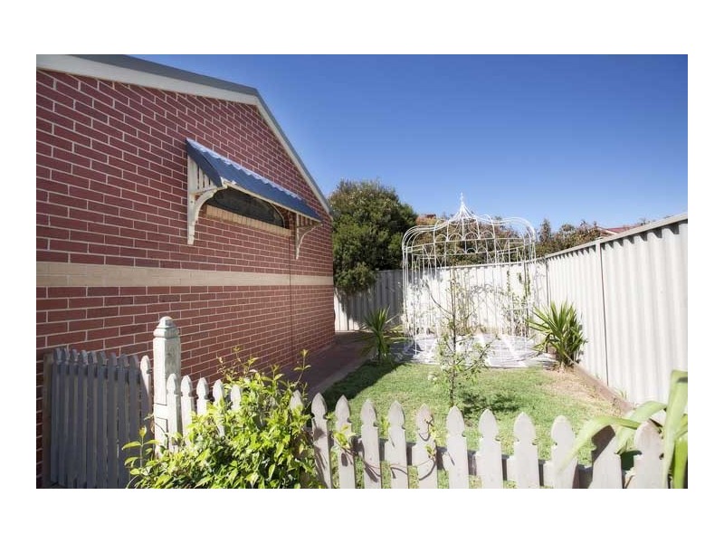 13 Cairn Curran Tce, Caroline Springs VIC 3023