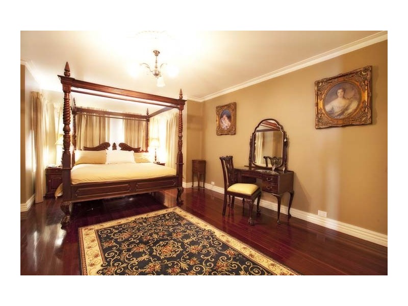 13 Cairn Curran Tce, Caroline Springs VIC 3023