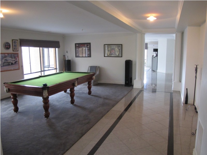 21 Taylors Hill Blvd, Taylors Hill VIC 3037