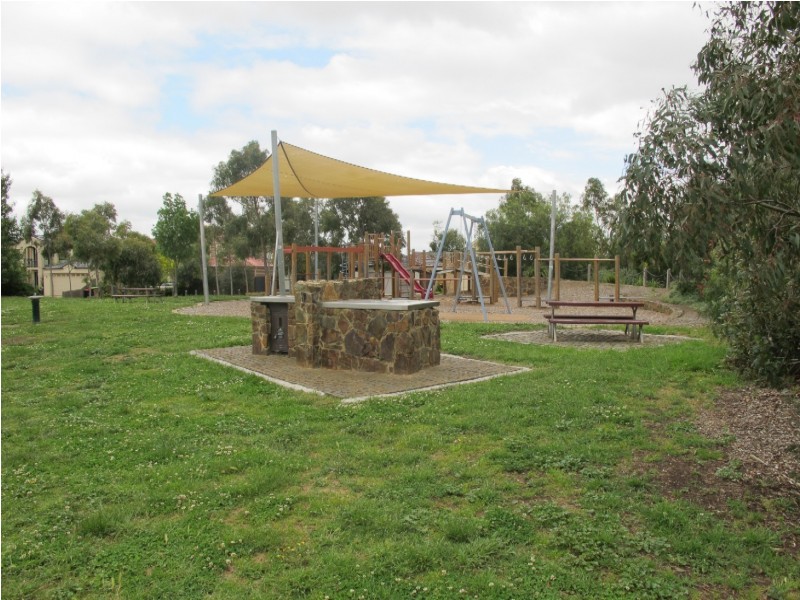 21 Taylors Hill Blvd, Taylors Hill VIC 3037