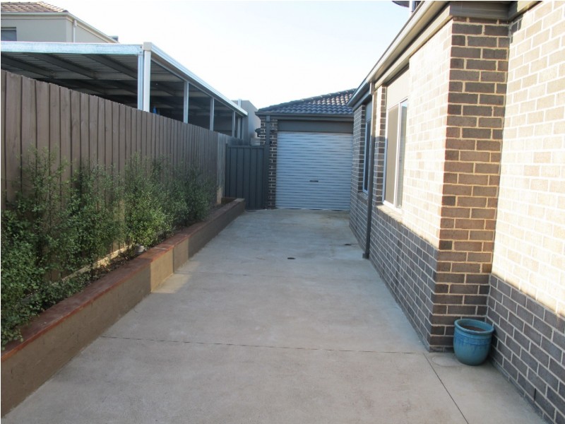 28 Flinders Street, Taylors Hill VIC 3037