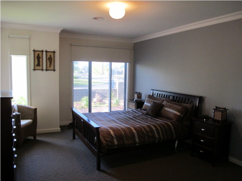 28 Flinders Street, Taylors Hill VIC 3037