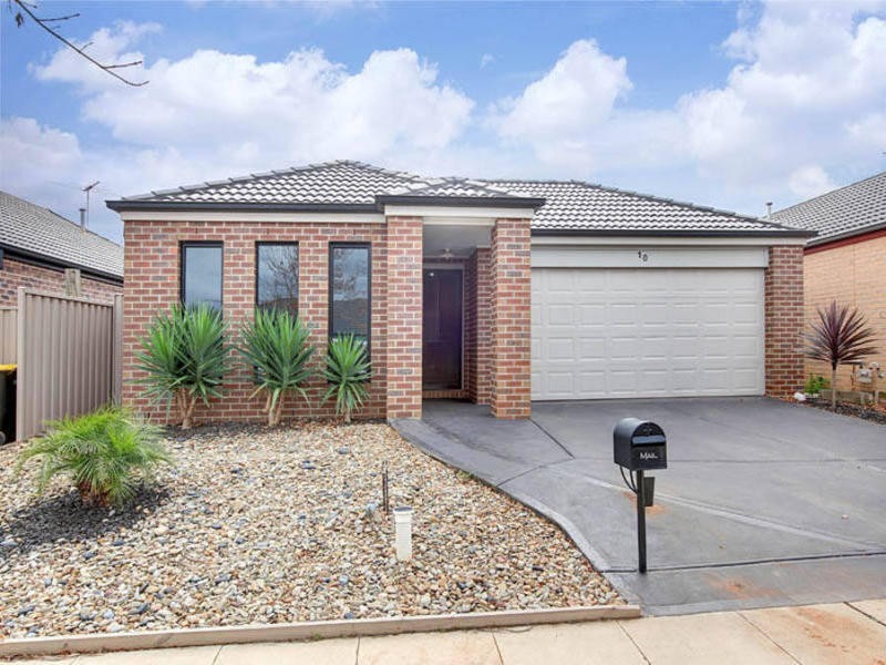 10 Holcolme Street, Caroline Springs VIC 3023