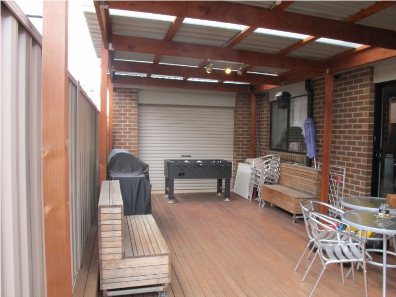 10 Holcolme Street, Caroline Springs VIC 3023