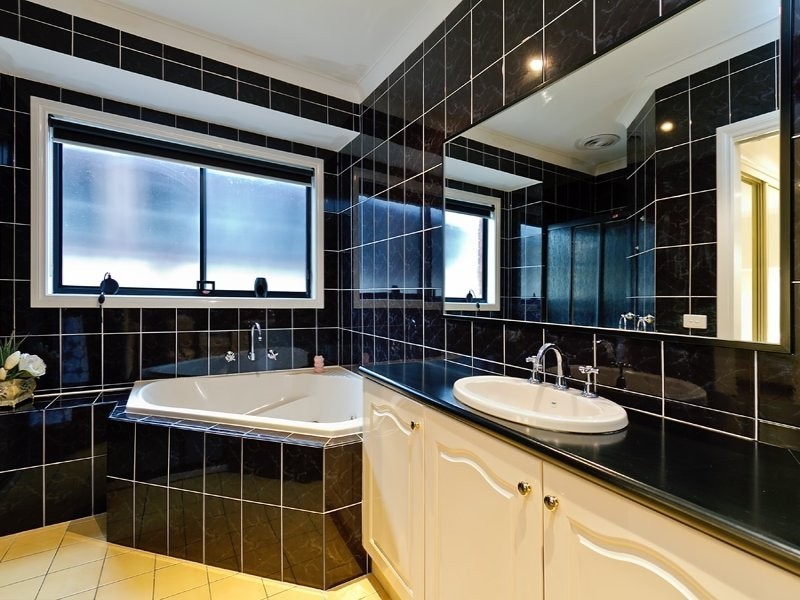 5 Wetherby Court, Hillside VIC 3037