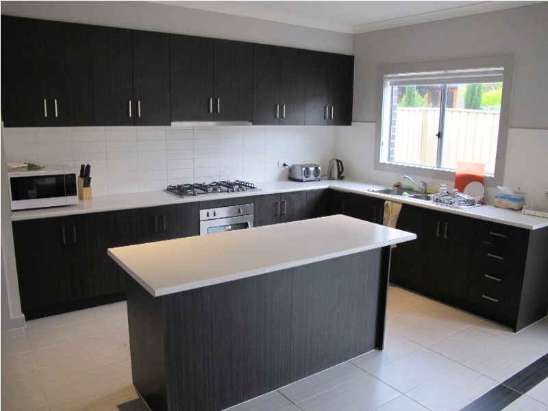 11 Irwin Gardens, Caroline Springs VIC 3023