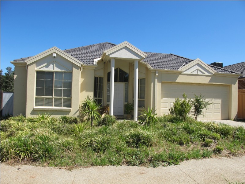 8 Fairbairn Way, Caroline Springs VIC 3023