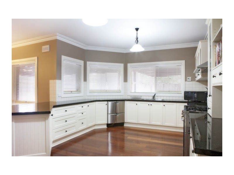 16 St Kilda Parade, Taylors Hill VIC 3037