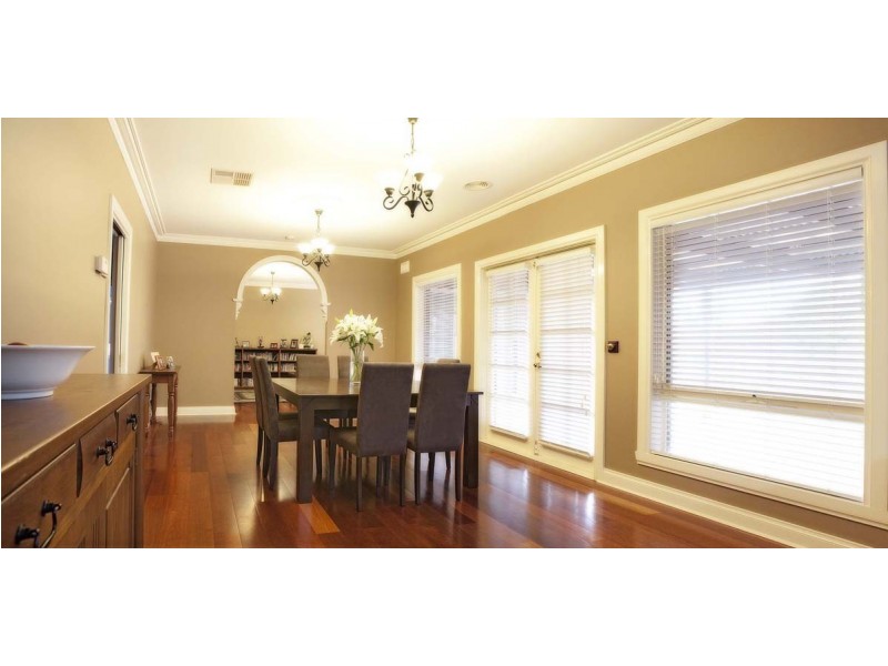 16 St Kilda Parade, Taylors Hill VIC 3037