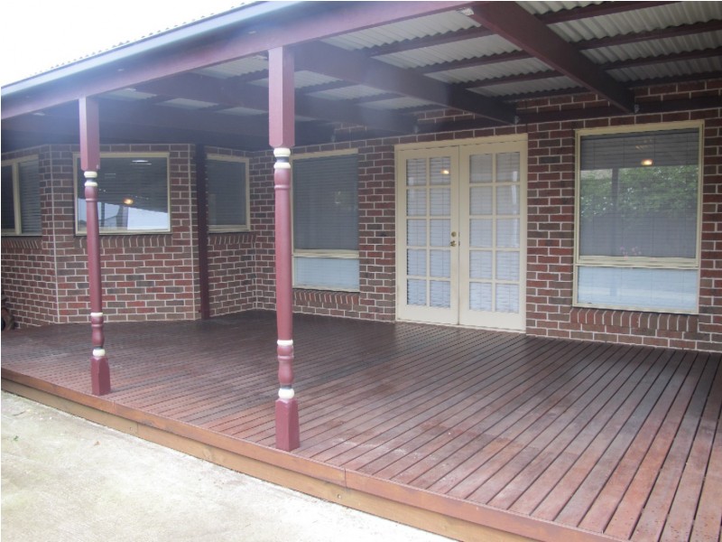 16 St Kilda Parade, Taylors Hill VIC 3037