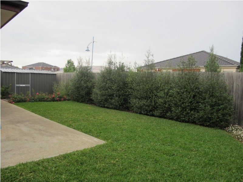 16 St Kilda Parade, Taylors Hill VIC 3037