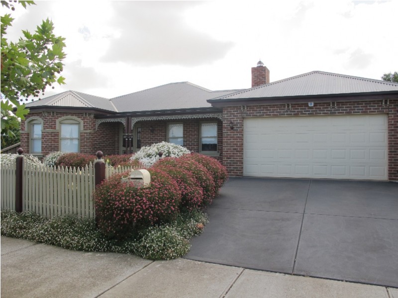 16 St Kilda Parade, Taylors Hill VIC 3037