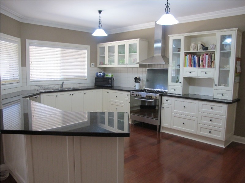 16 St Kilda Parade, Taylors Hill VIC 3037