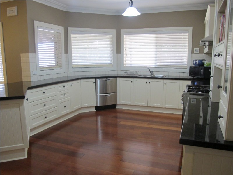 16 St Kilda Parade, Taylors Hill VIC 3037