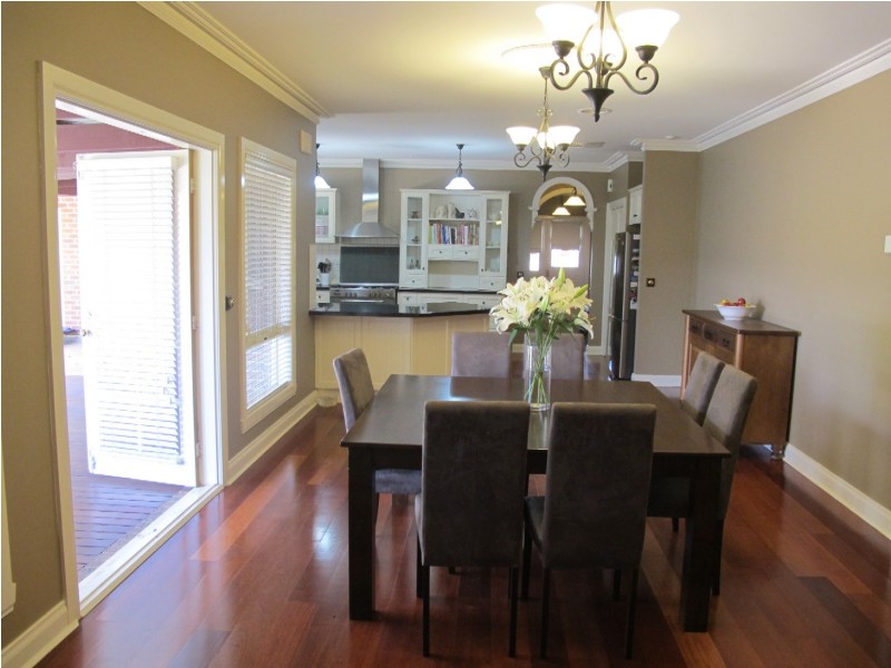 16 St Kilda Parade, Taylors Hill VIC 3037