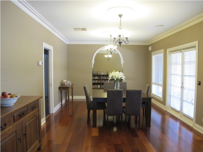 16 St Kilda Parade, Taylors Hill VIC 3037