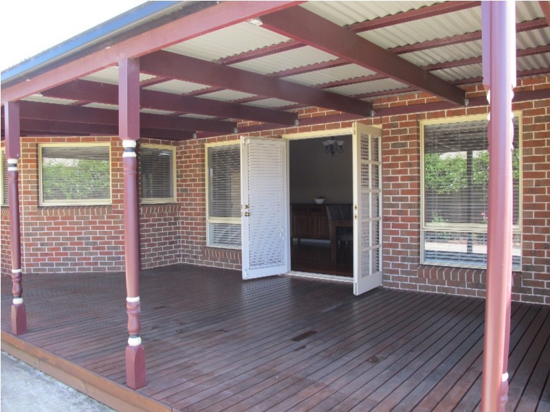 16 St Kilda Parade, Taylors Hill VIC 3037