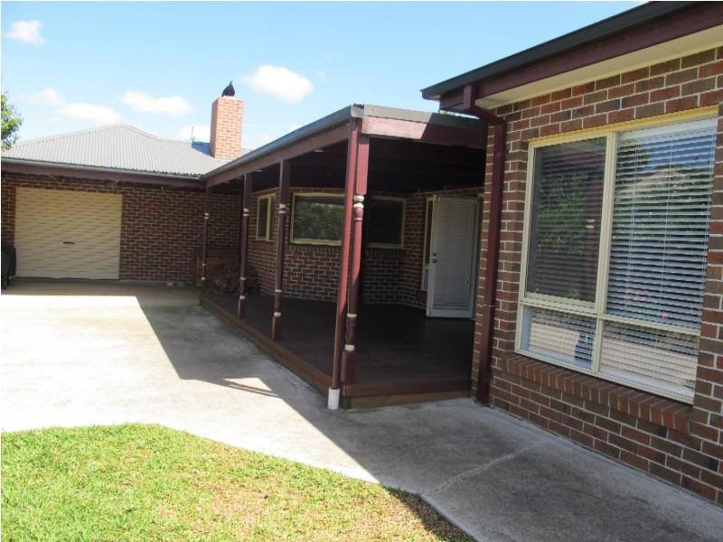 16 St Kilda Parade, Taylors Hill VIC 3037