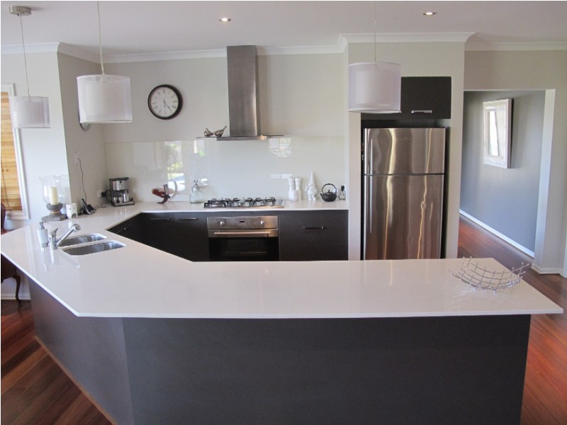 3 Kurow Ave, Taylors Hill VIC 3037