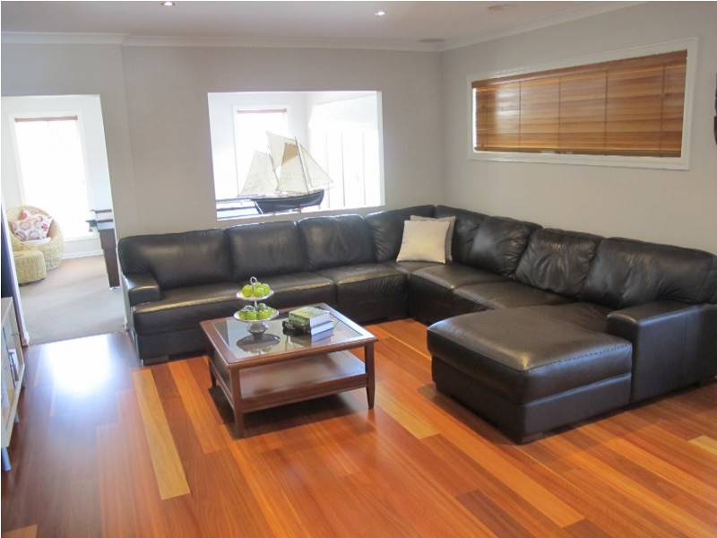 3 Kurow Ave, Taylors Hill VIC 3037