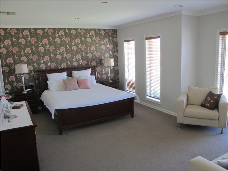 3 Kurow Ave, Taylors Hill VIC 3037