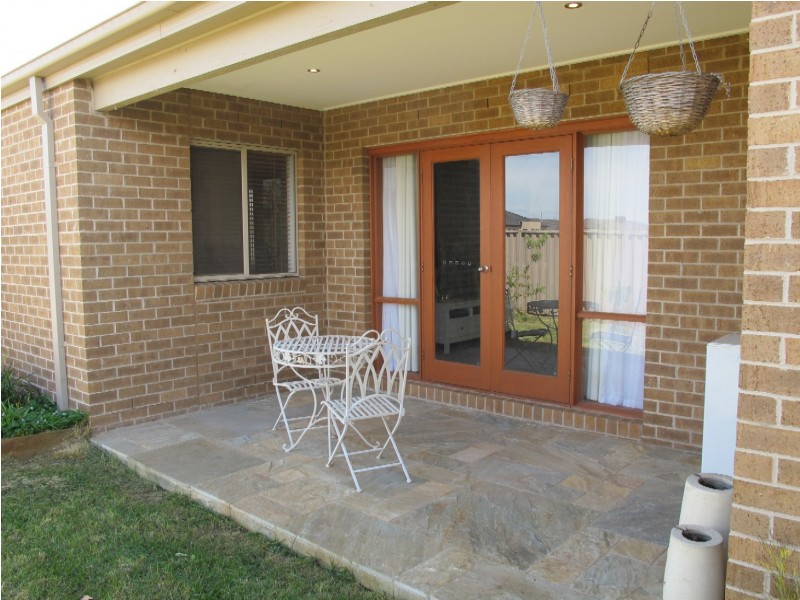 3 Kurow Ave, Taylors Hill VIC 3037