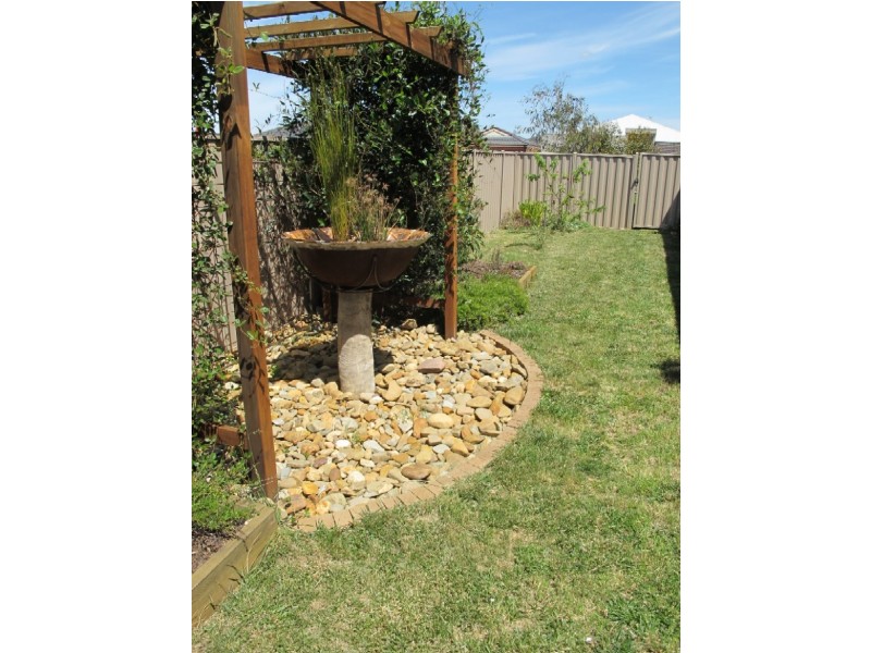 3 Kurow Ave, Taylors Hill VIC 3037