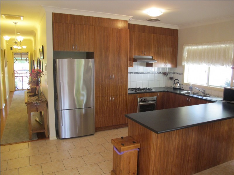 4 Franklin Place, Caroline Springs VIC 3023