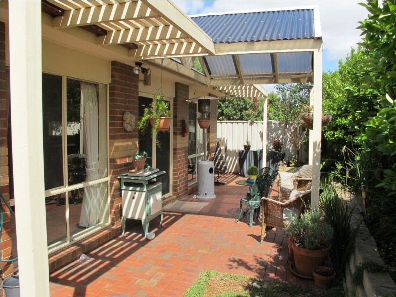 4 Franklin Place, Caroline Springs VIC 3023