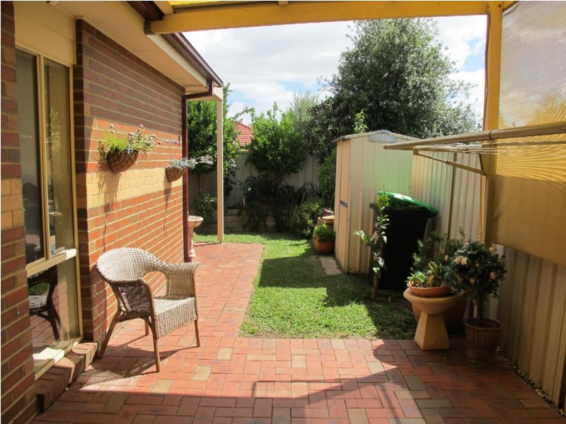 4 Franklin Place, Caroline Springs VIC 3023